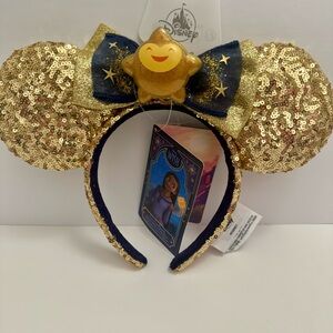 NWT. Disney Ear Headband - Minnie Mouse - Wish.
Wish sequined ear headband.